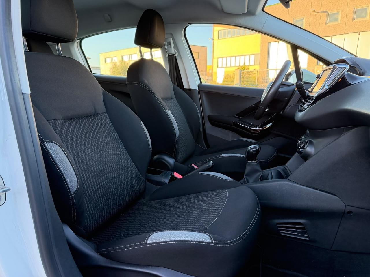 Peugeot 208 87000 KM GARANZIA 12 MESI