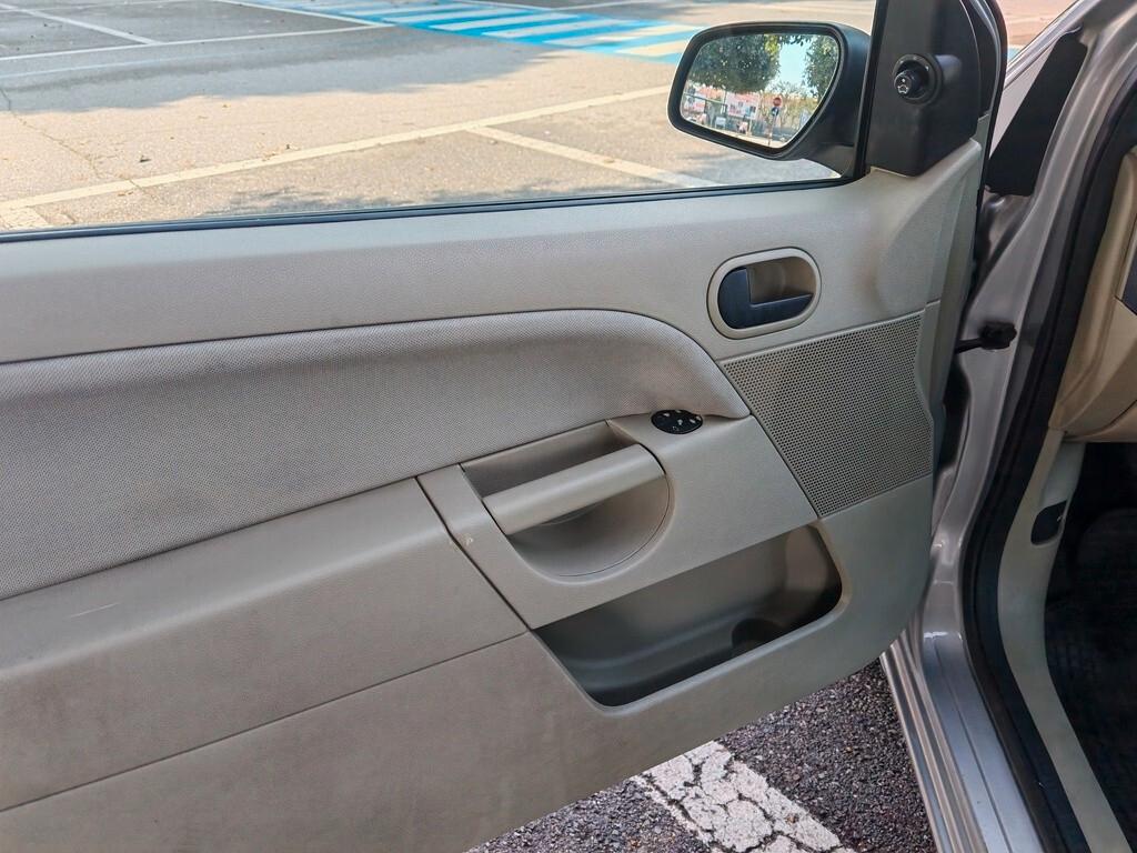 Ford Fiesta 1.4 diesel con 99.000 km