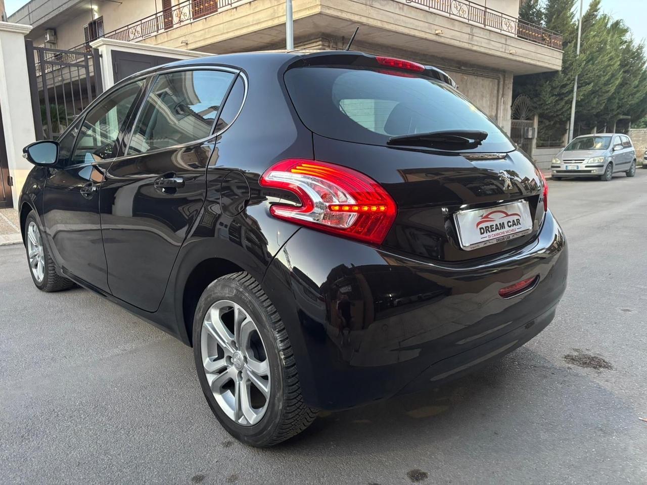 Peugeot 208 1.4 HDi 68 CV 5 porte Allure