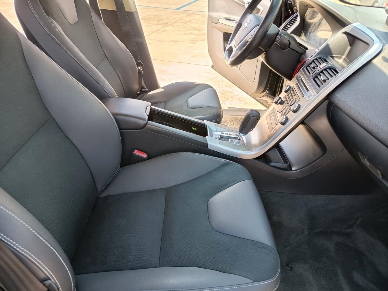 Volvo XC 60 XC60 D5 AWD Geartronic Kinetic