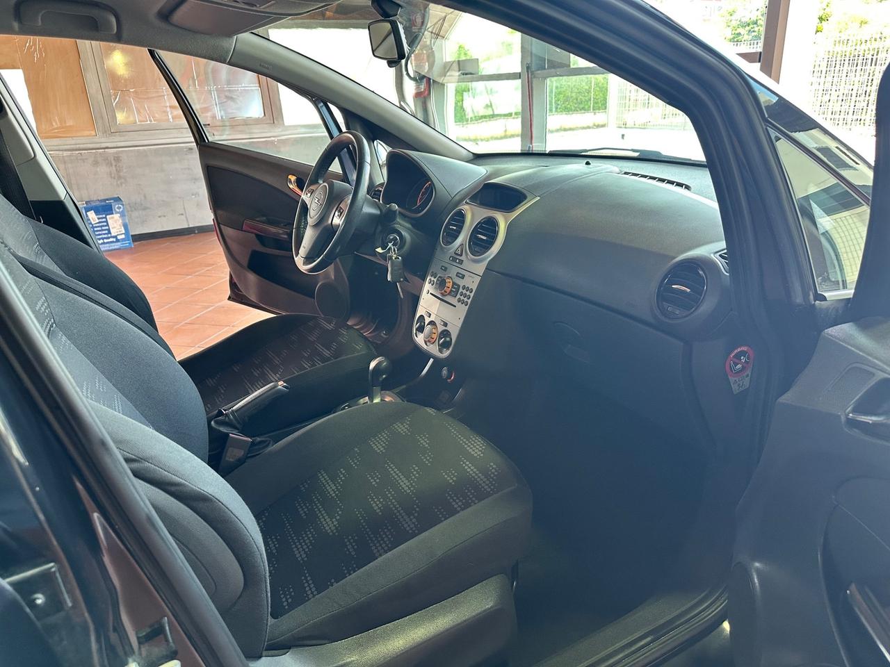 Opel Corsa 1.2 5 porte Cosmo cambio automatico
