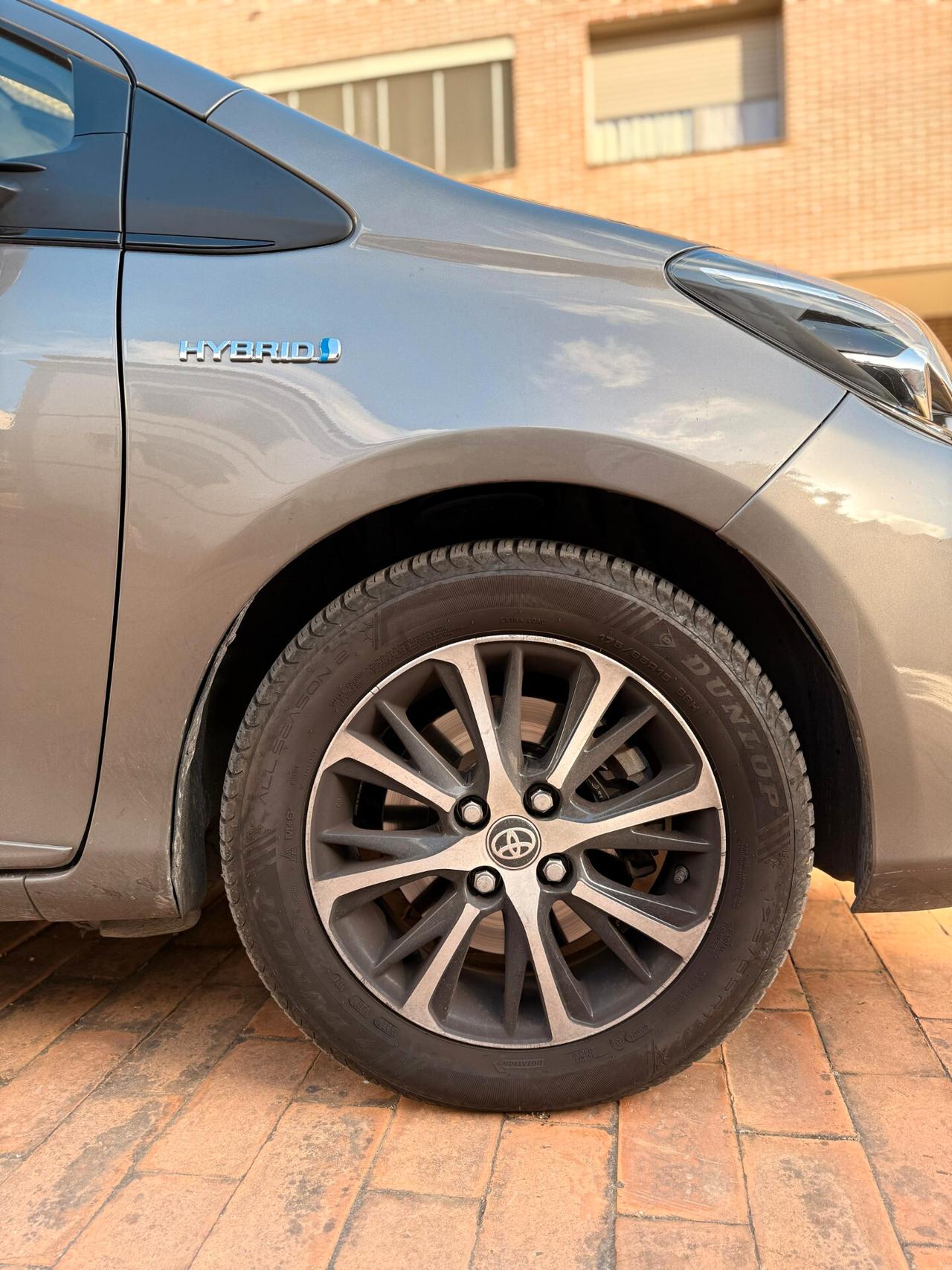 Toyota Yaris 1.5 Hybrid 5 porte Business Telecamera cerchi in lega 15 gomme nuove 4 stagioni