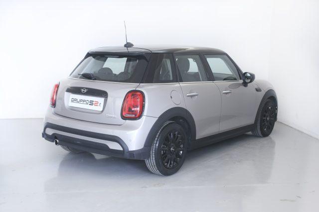 MINI Cooper 1.5 Cooper Essential 5 porte Tetto nero/cerchi 17'