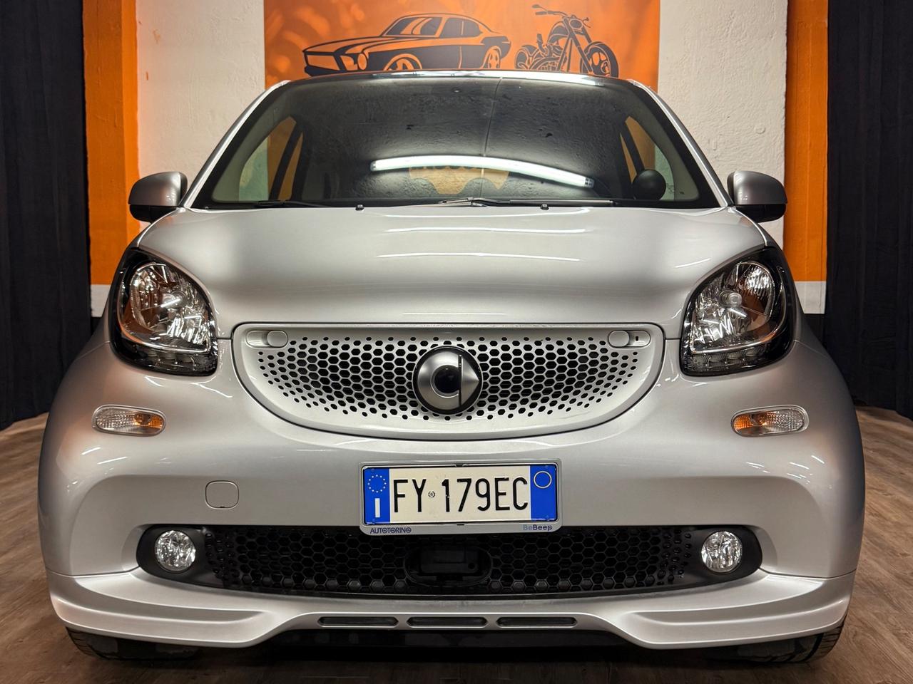 BELLISSIMA SMART FORTWO ADATTA A NEOPATENTATI CON TETTO PANORAMICO CON SOLI 69.625 KM