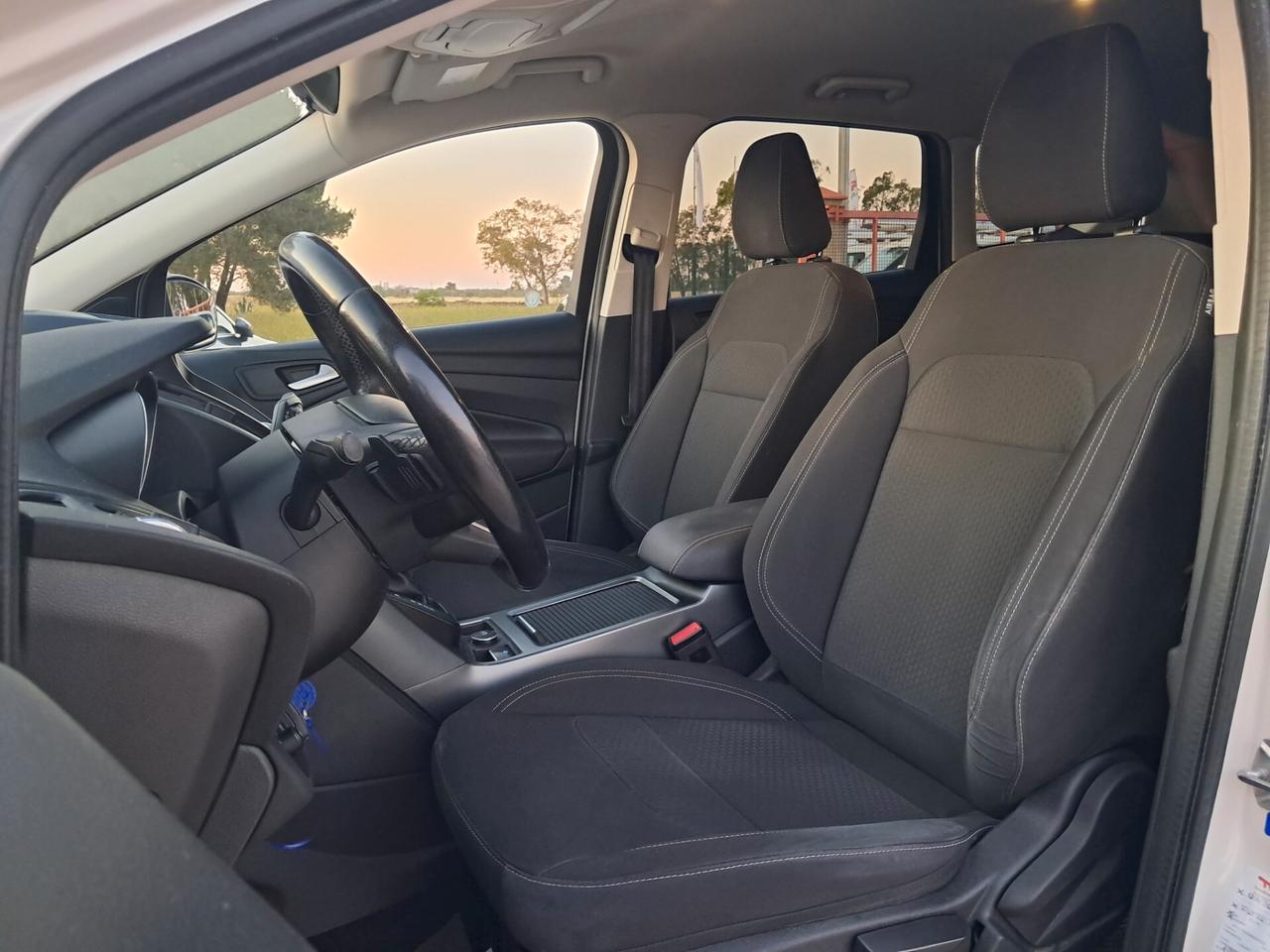 Ford Kuga 2.0 TDCI 150 cv 4WD Powershift Titanium *NAVY-CRUISE*