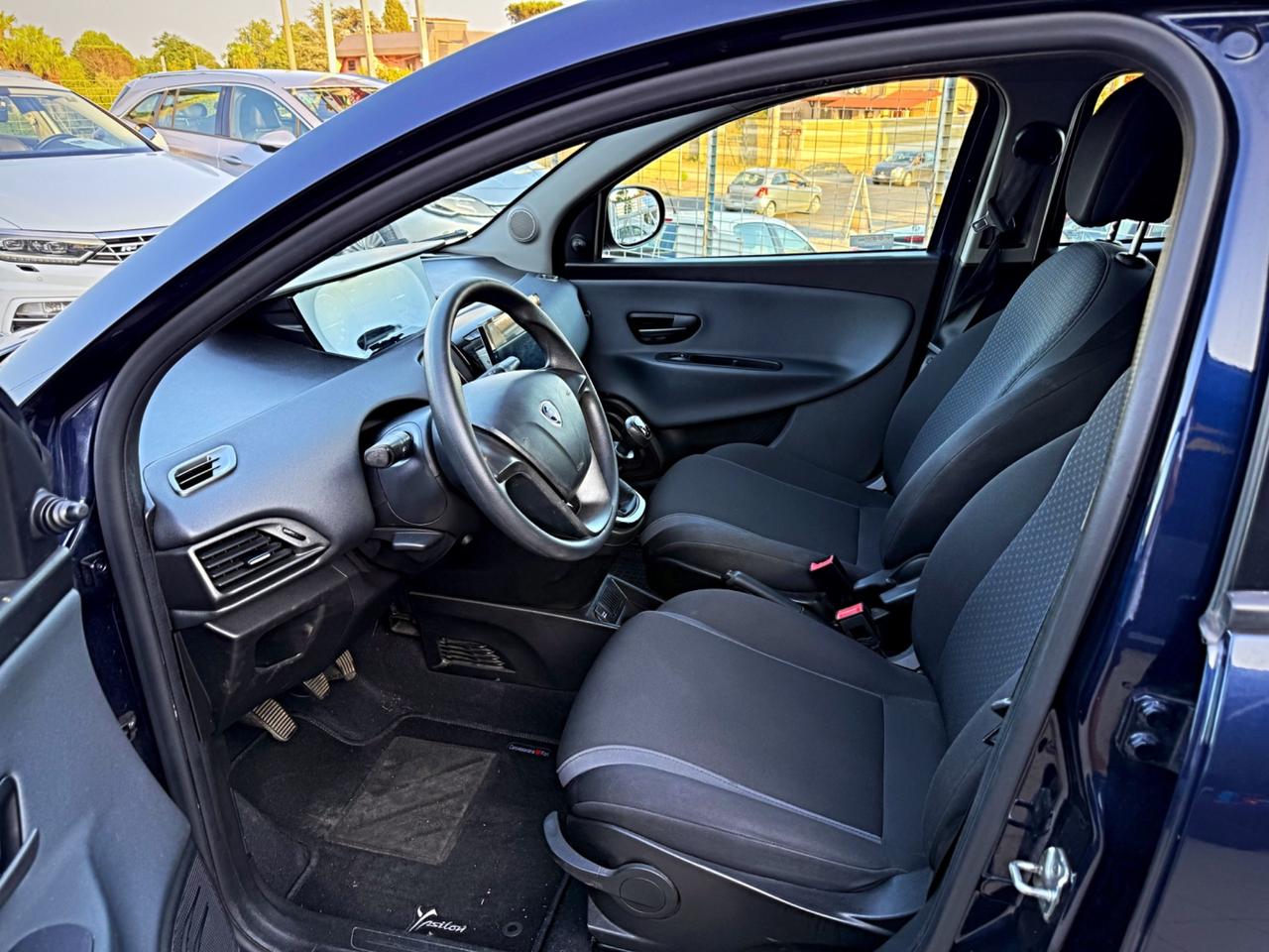 Lancia Ypsilon 1.2 69 CV 5 porte Platinum Garanzia 12 Mesi