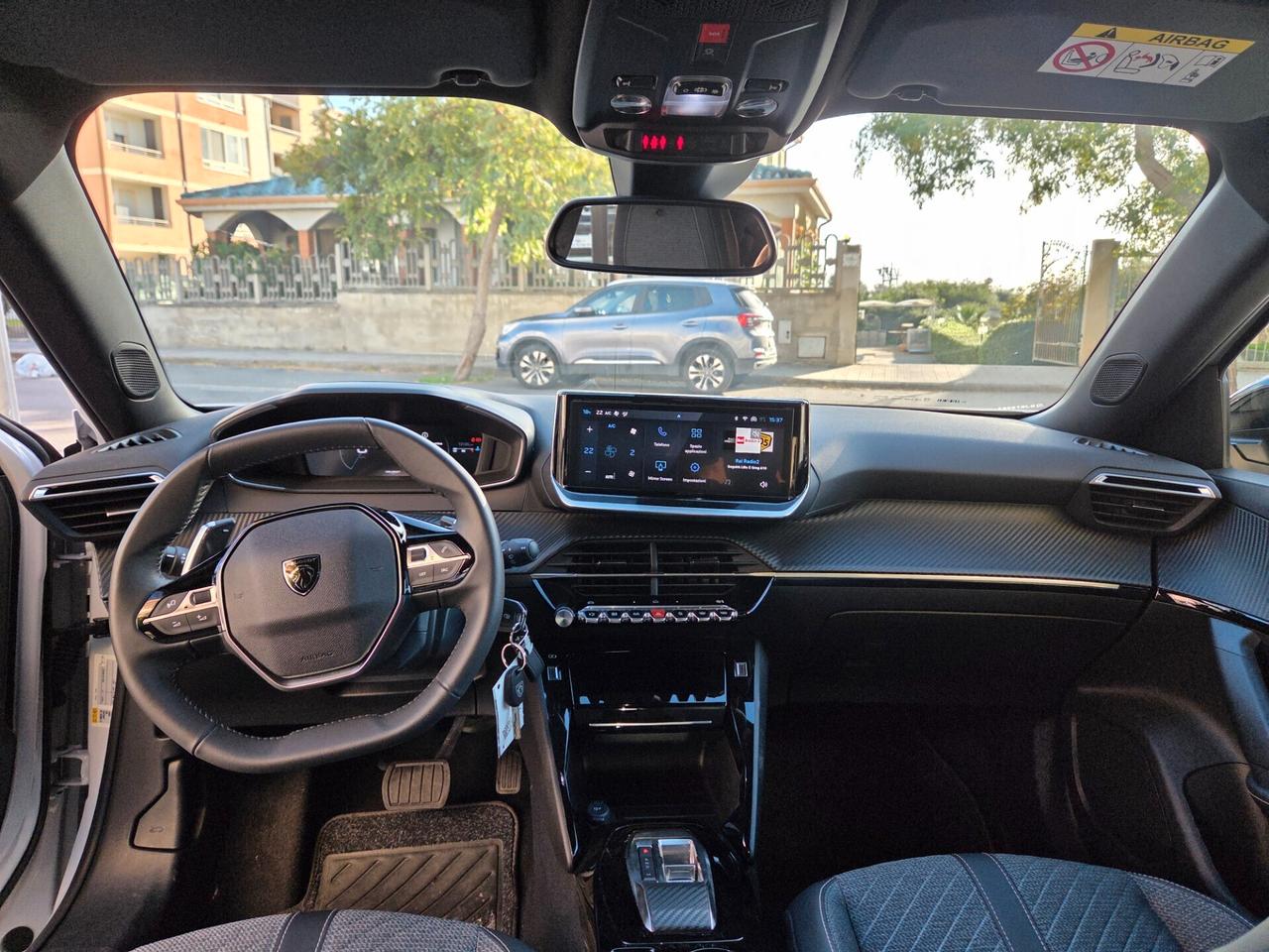 Peugeot 2008 PureTech 1.2 130 cv automatica