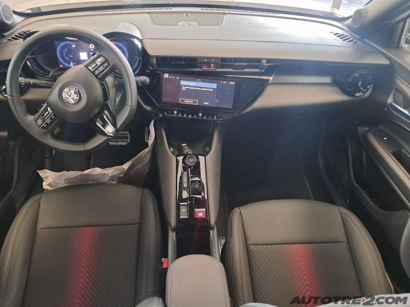 Alfa Romeo Junior Junior 1.2 145 CV Hybrid eDCT6 Intensa + T.A € 25400 DETAX !!