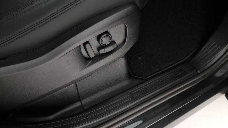 Land Rover Defender 110 3.0D I6 200 CV AWD Auto X-Dynamic SE