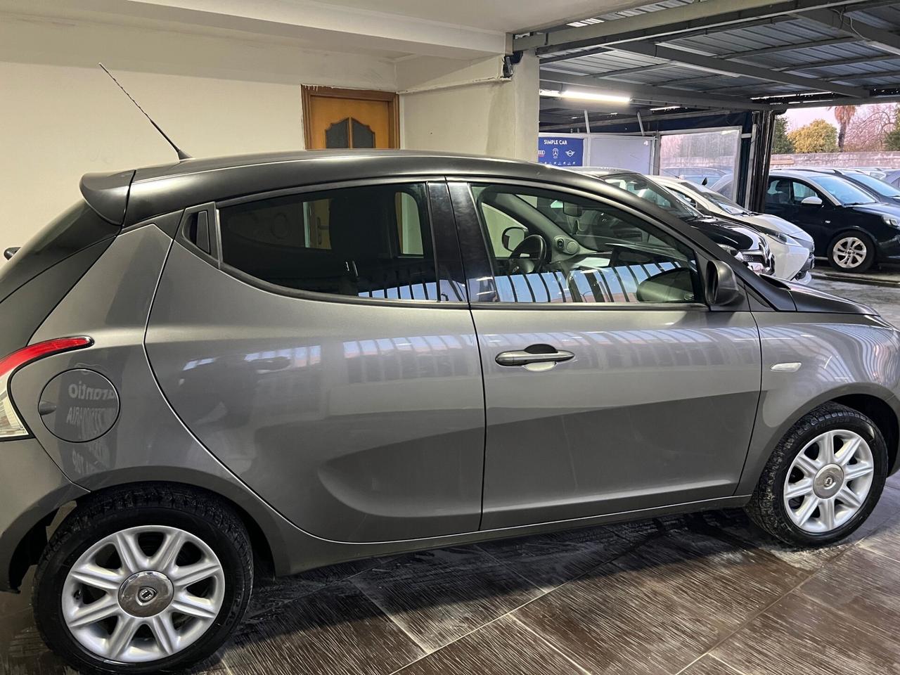 Lancia Ypsilon 1.3 MJT 16V 95 CV 5 porte S&S S Momodesign