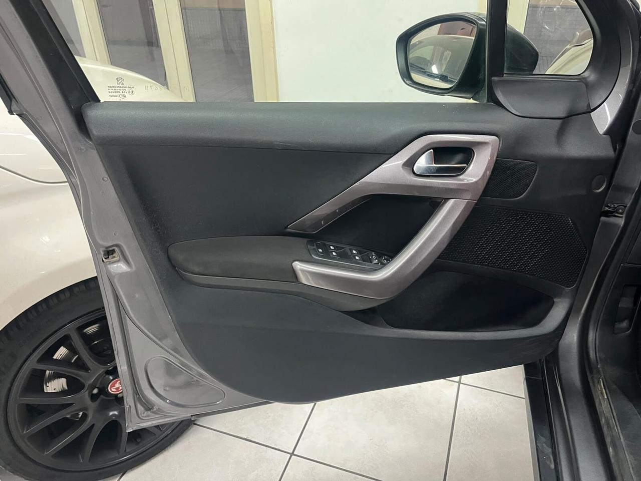Peugeot 2008 1.6 e-HDi 92 CV *NEOPATENTATI*