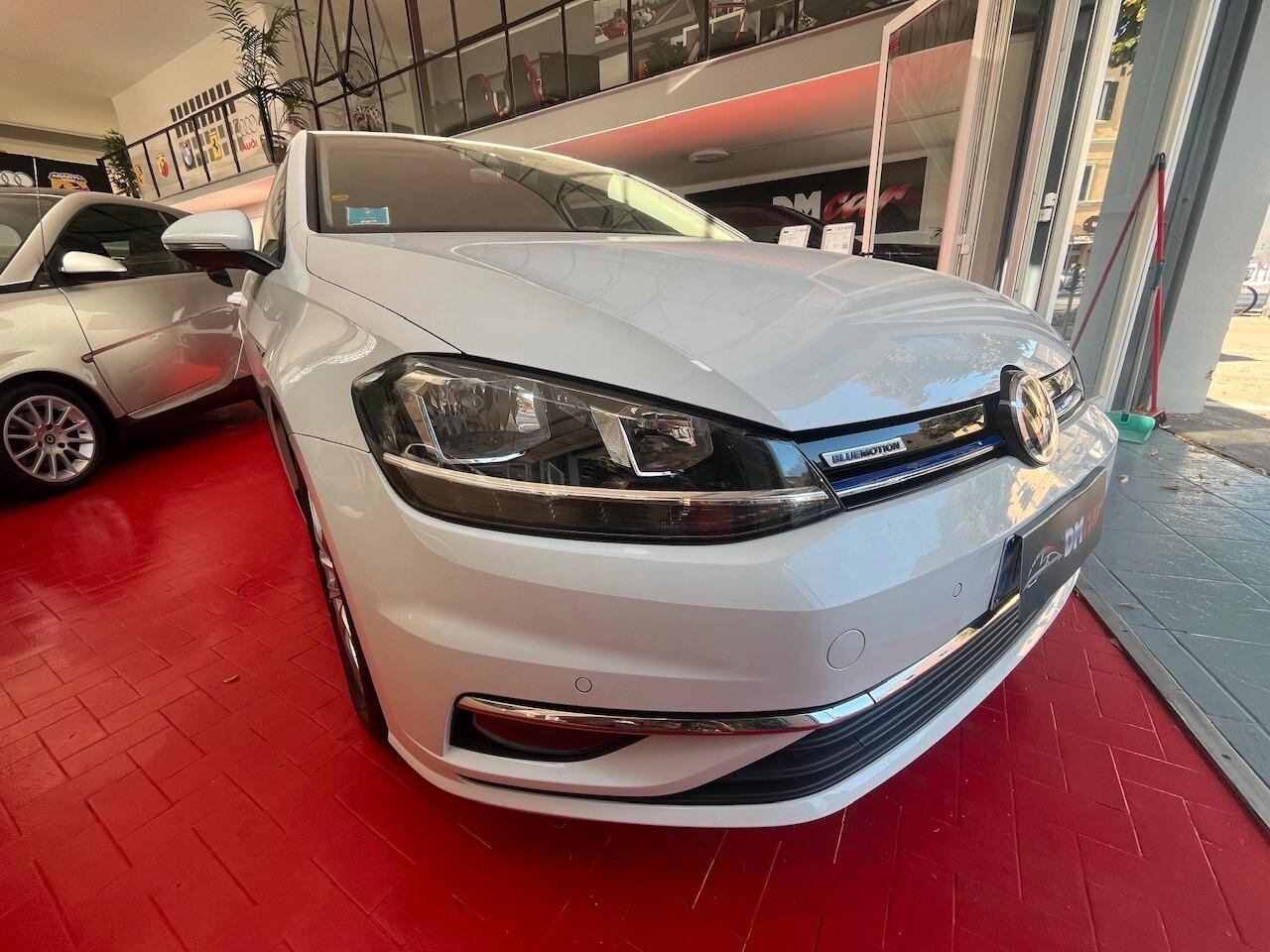 VOLKSWAGEN GOLF VII TGI METANO 130CV EXECUTIVE DSG NAVI ALCANTARA SENSORI DI PARCHEGGIO ANTERIORI POSTERIORI CERCHI IN LEGA OK NEOPATENTATI - CON € 25 percorrenza KM 460 - GARANZIA 12 MESI -