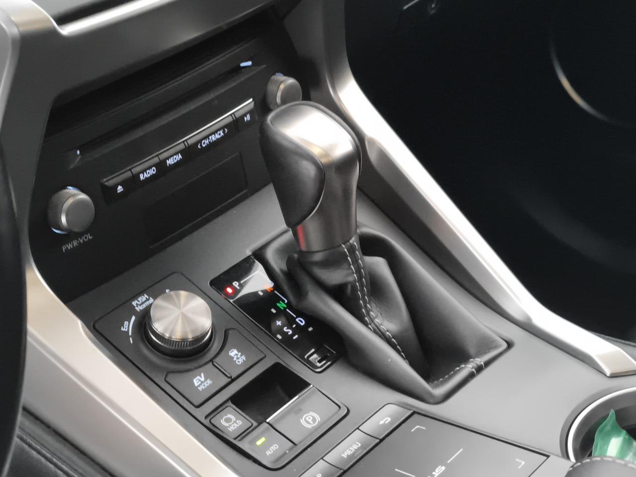 Lexus NX 300h 2.5 Business 2wd