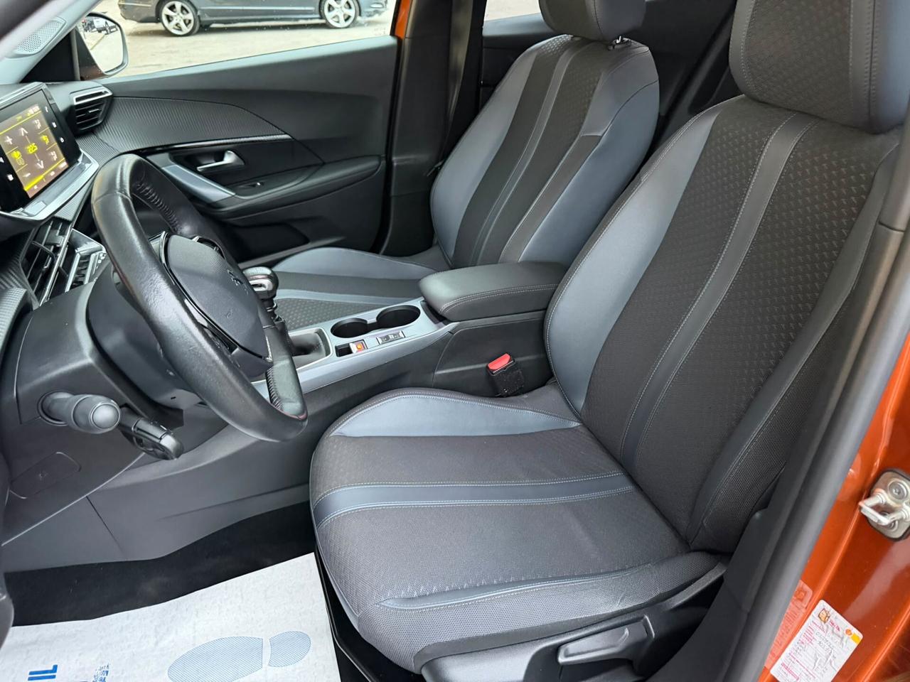 Peugeot 2008 PureTech 100 S&S Allure Navi Pack