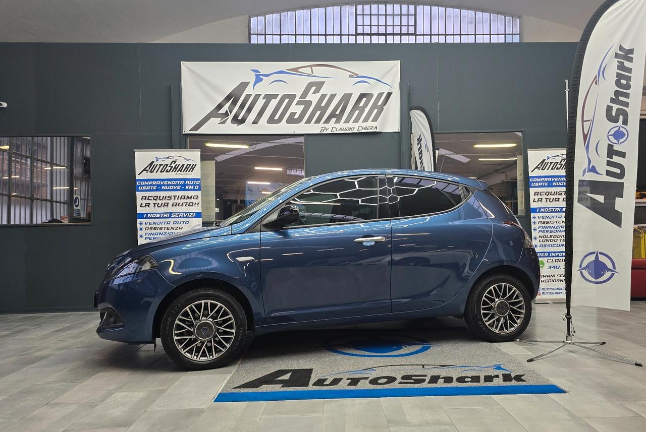 LANCIA YPSILON 1.0 FIREFLY HYBRID GOLD XNEOPATENTATO