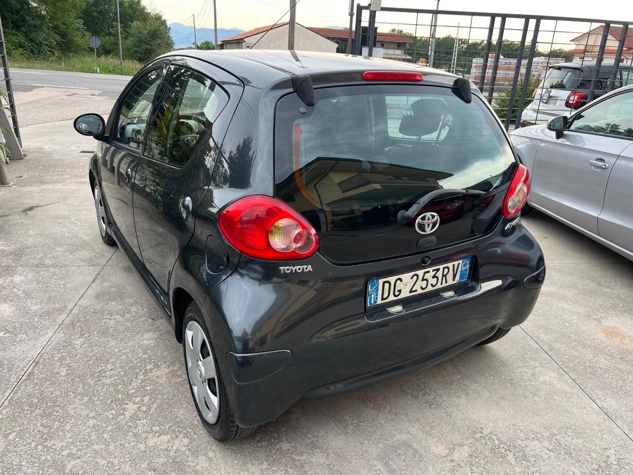 Toyota Aygo 1.0 12V VVT-i 5 porte Sol