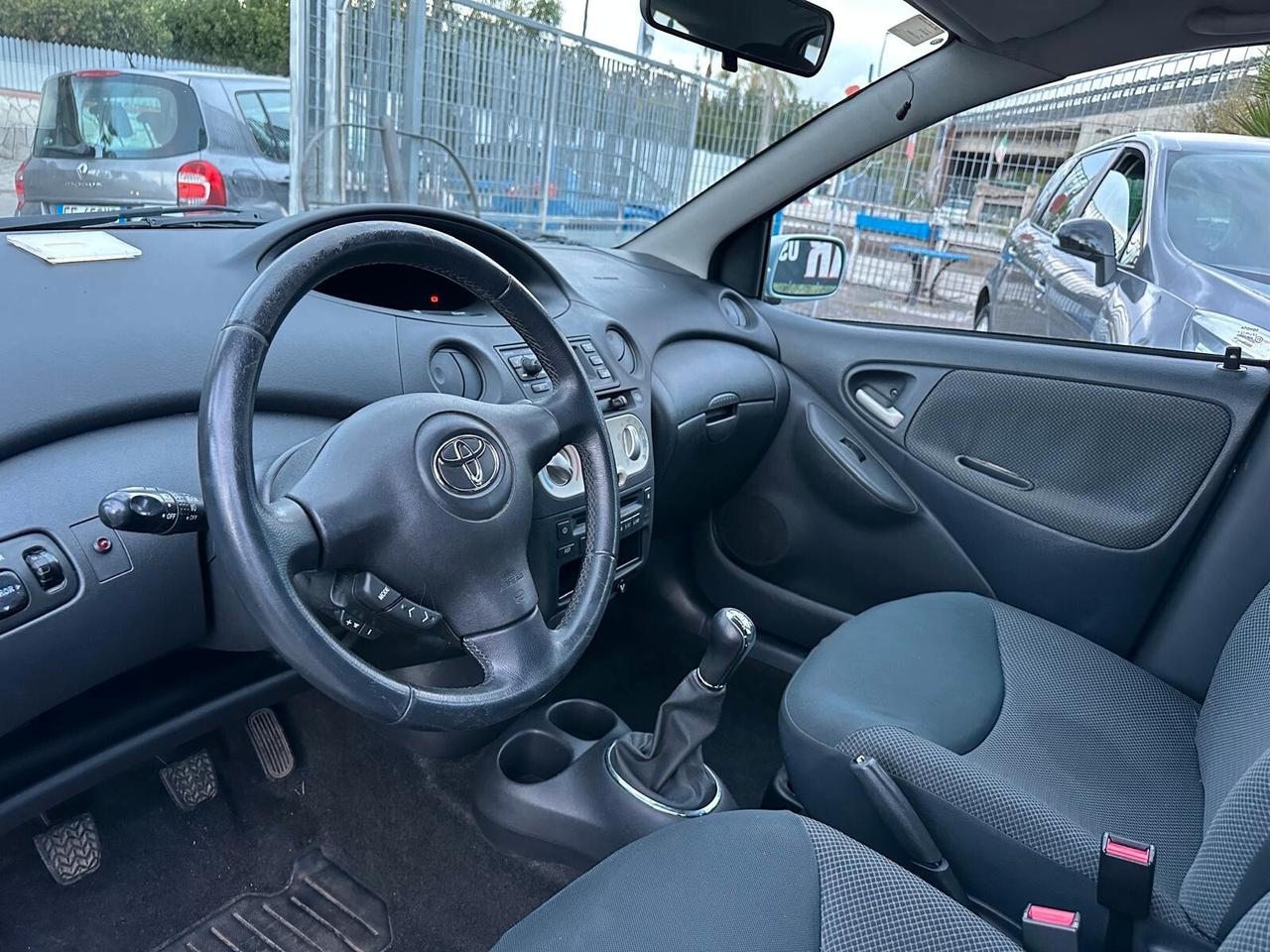 Toyota Yaris 1.0i 16V cat 5 porte Sol-2005