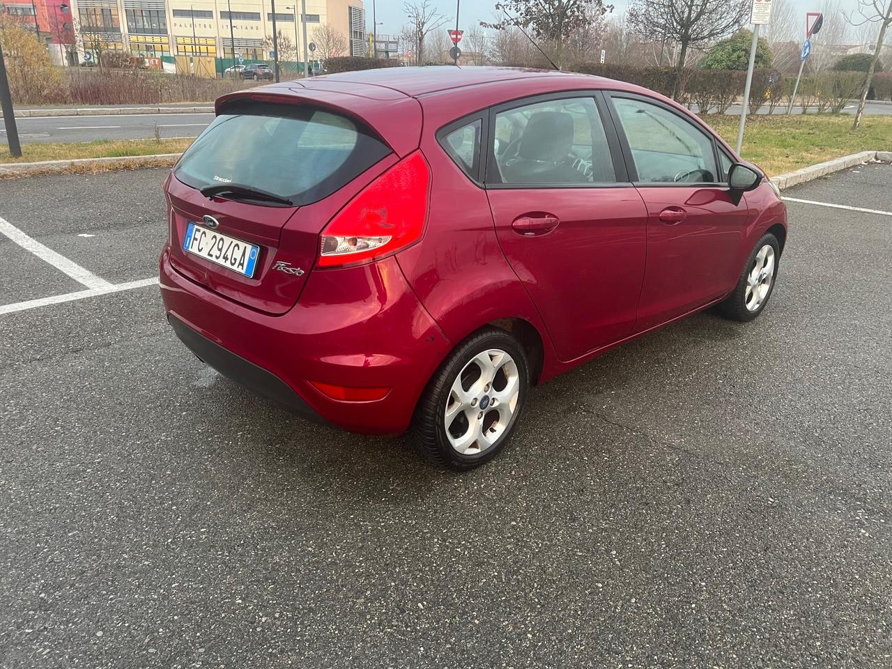 Ford Fiesta 1.4 16V 5p. Bz.- GPL Titanium Bs.
