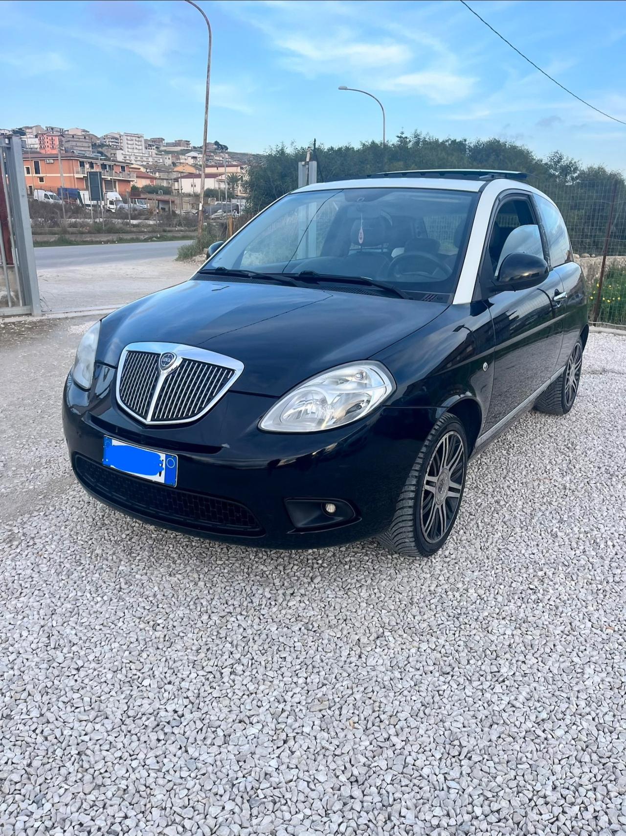 Lancia Ypsilon 1.2 69 CV versione Elle anno 2012