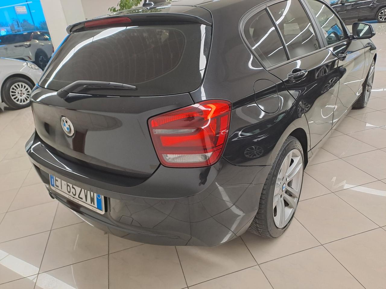 Bmw 116 116d 5p. Unique
