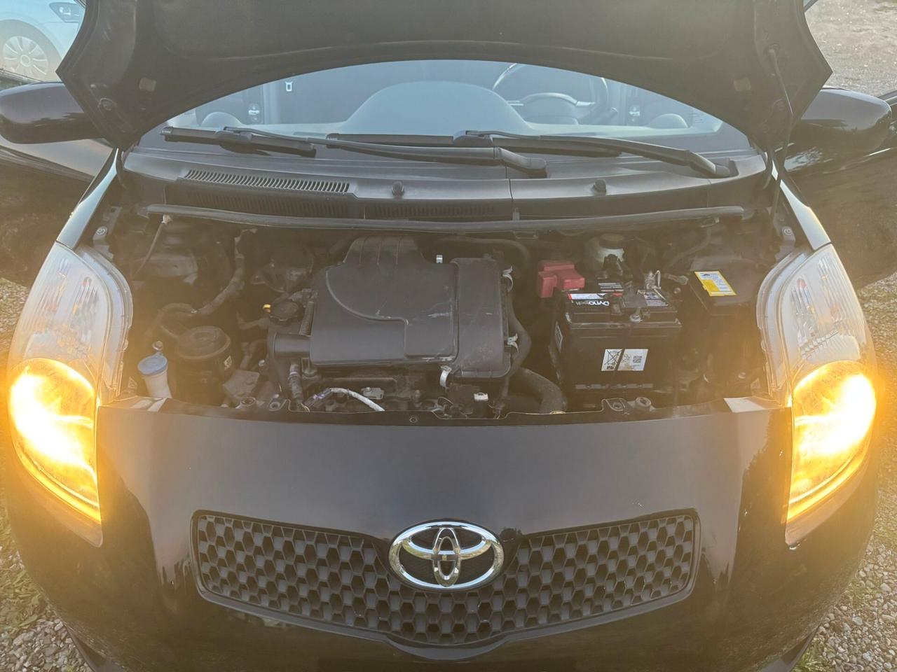 Toyota Yaris 1.0 5 porte SOLAMENTE 129.000 KM