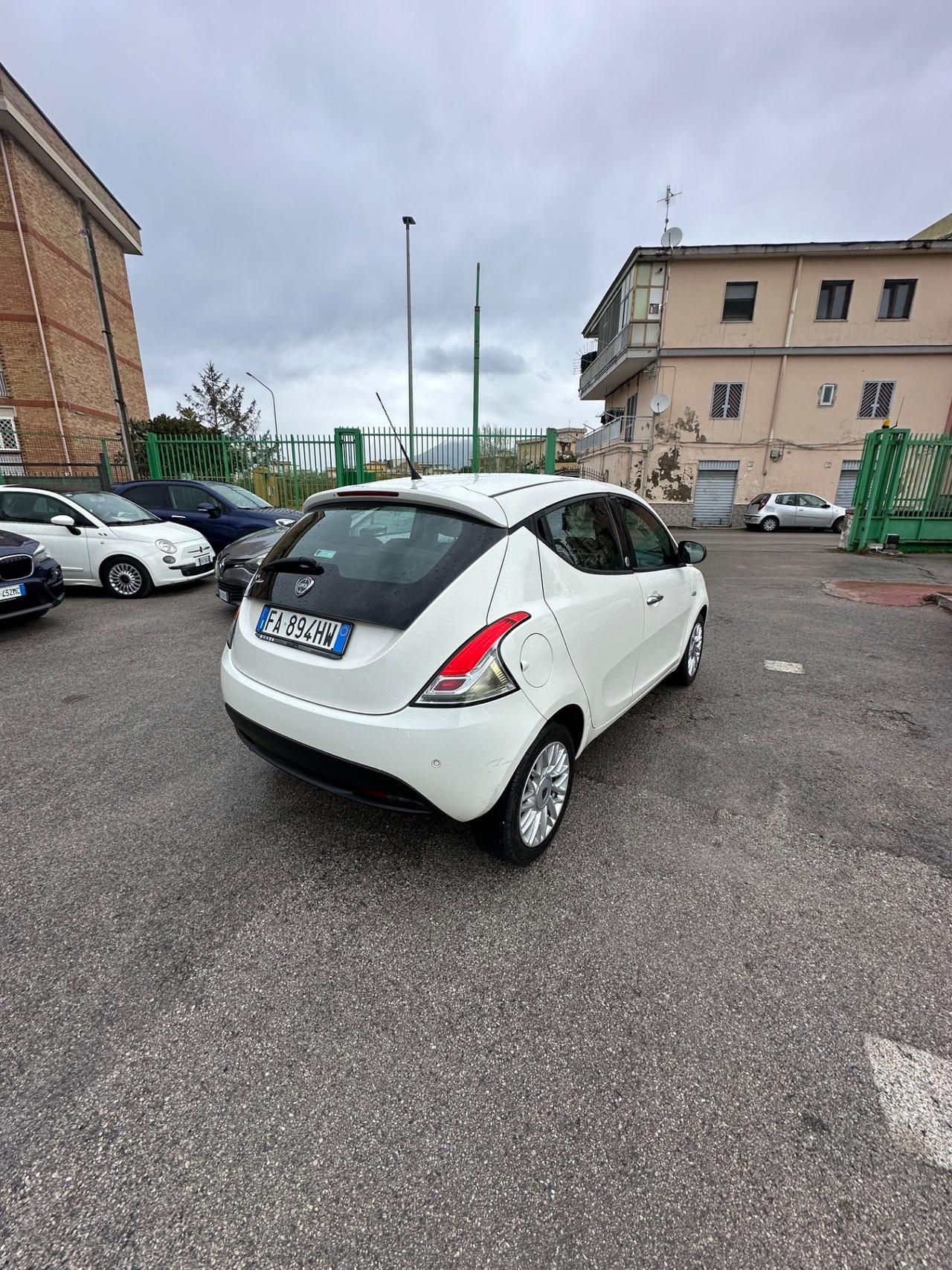 Lancia Ypsilon 1.2 69 CV 5 porte GPL Ecochic Platinum