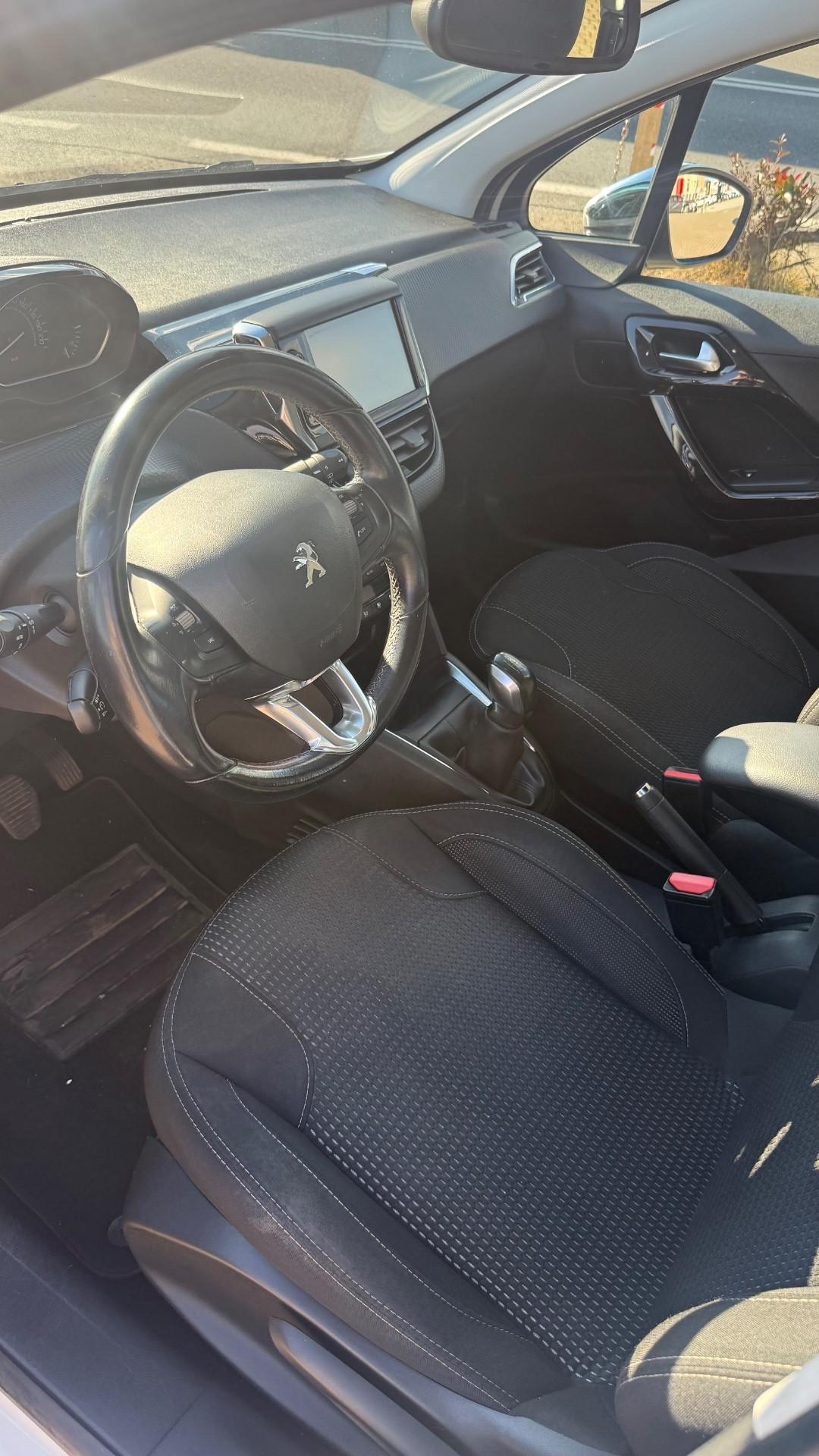 PEUGEOT 208 BENZINA EURO 6 NEOPATENTATI