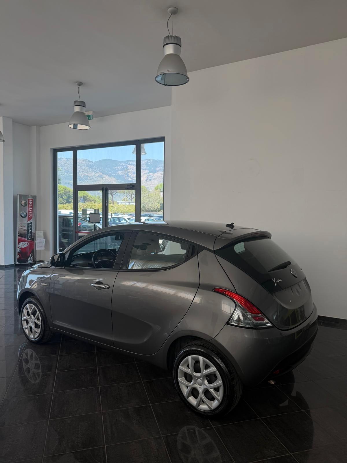 Lancia Ypsilon 1.0 FireFly 5 porte S&S Hybrid Gold