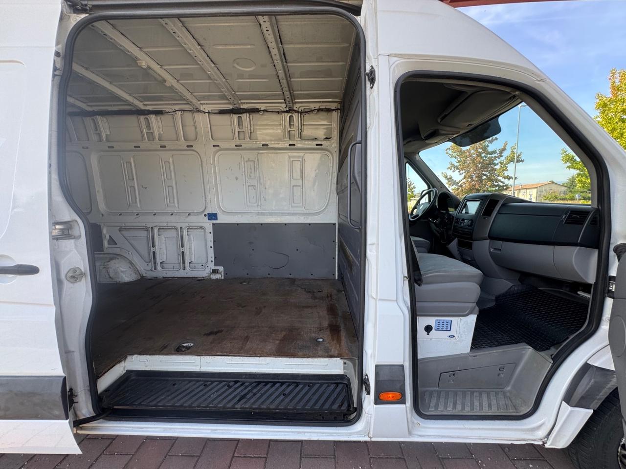 VOLKSWAGEN CRAFTER 2.5 TDI 109 CV – TETTO ALTO – PASSO LUNGO