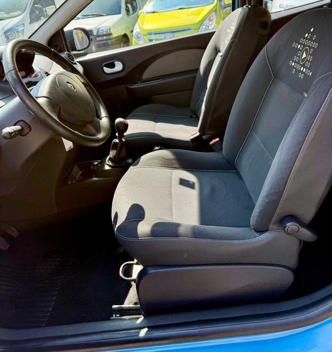 RENAULT TWINGO 1.2 BENZINA - NEOPATENTATI - UNICO PROPRIETARIO