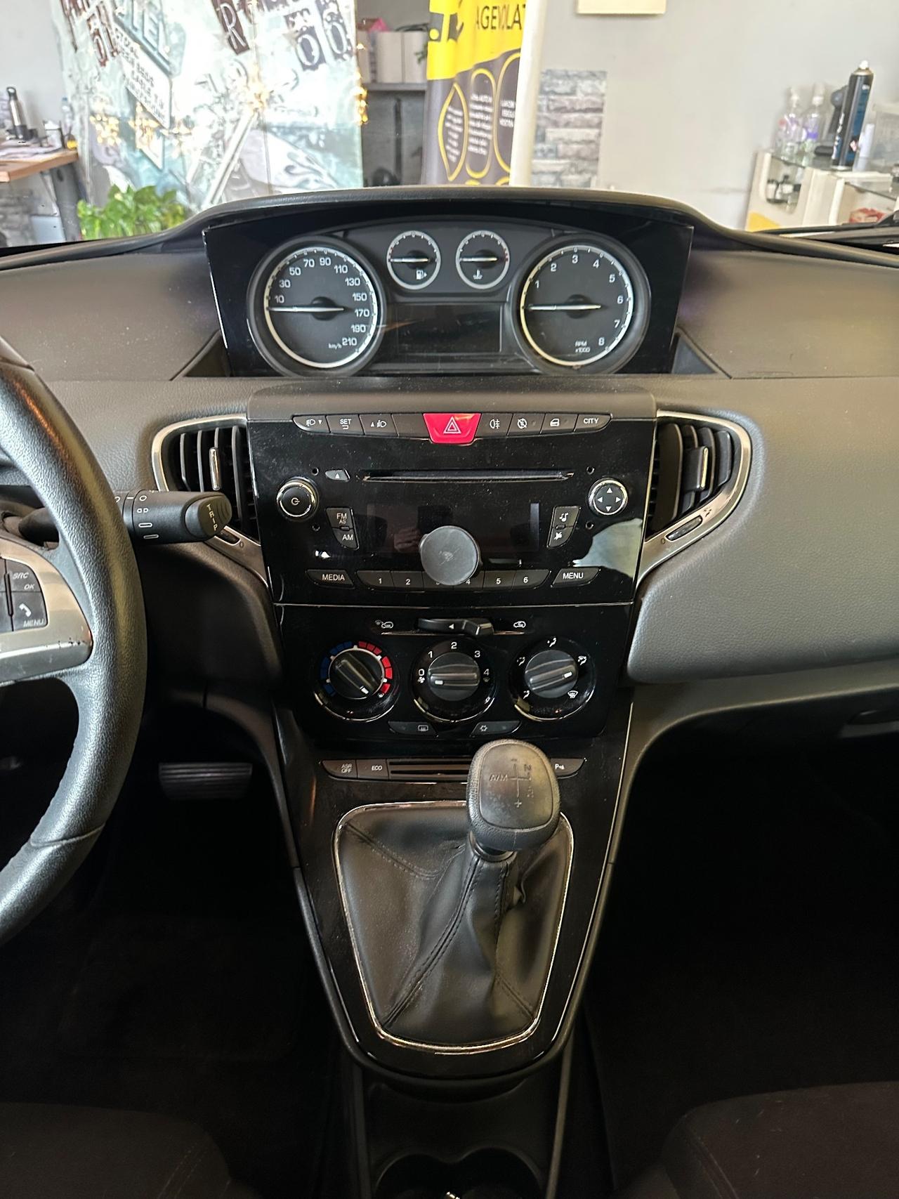 Lancia Ypsilon 0.9benz. Cambio automatico Gold