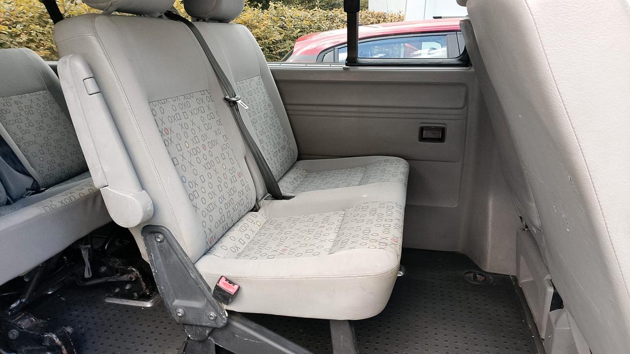 Volkswagen T5 Caravelle 7 POSTI