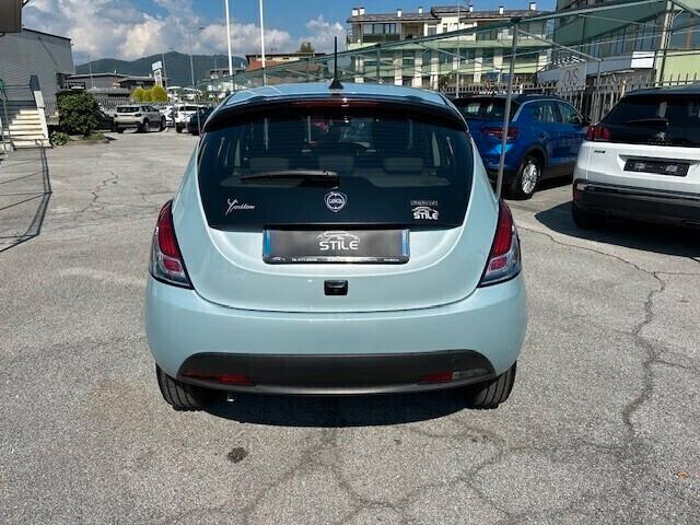 Lancia Ypsilon Hybrid 1.0 70 CV