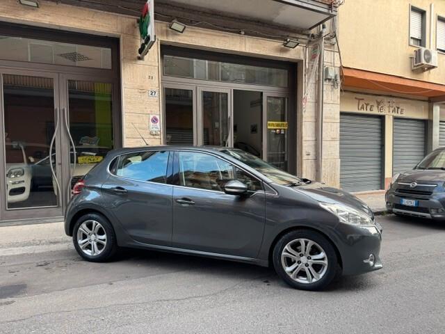 Peugeot 208 1.4 HDi 68 CV 5 porte Allure