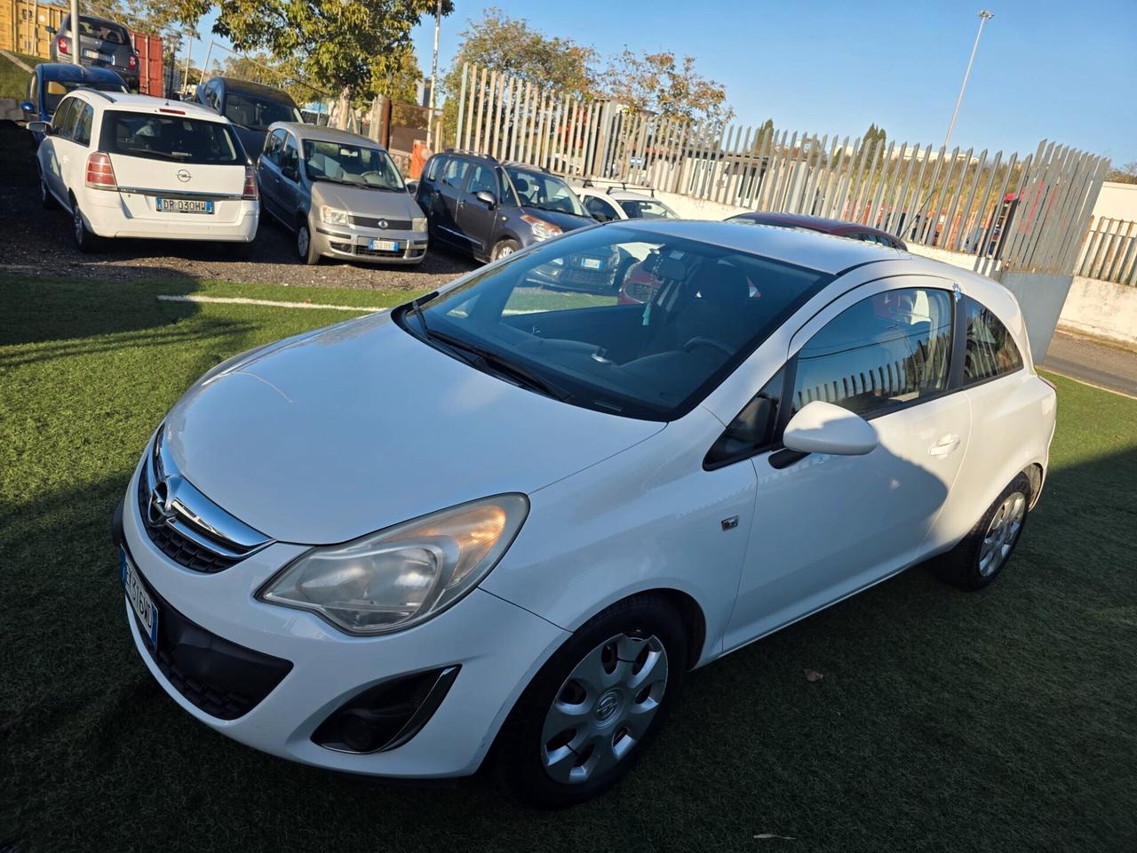 Opel Corsa 1.2 benzina euro 5. Automatica 2013