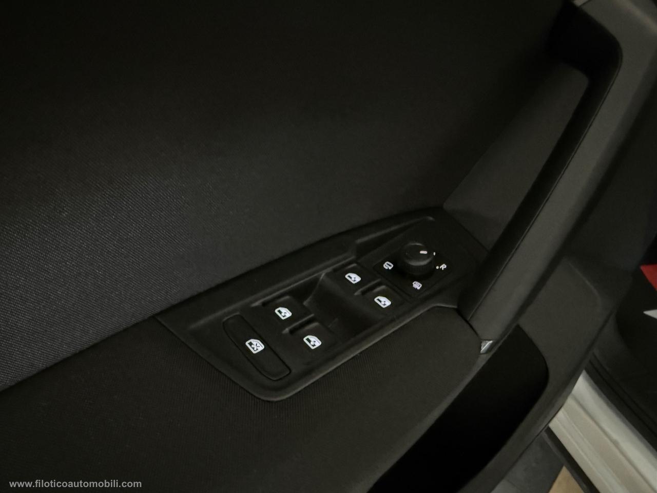 VOLKSWAGEN Tiguan 2.0 TDI 150CV SCR DSG Life FARI FULL LED - CONDIZIONI ECCELLENTI