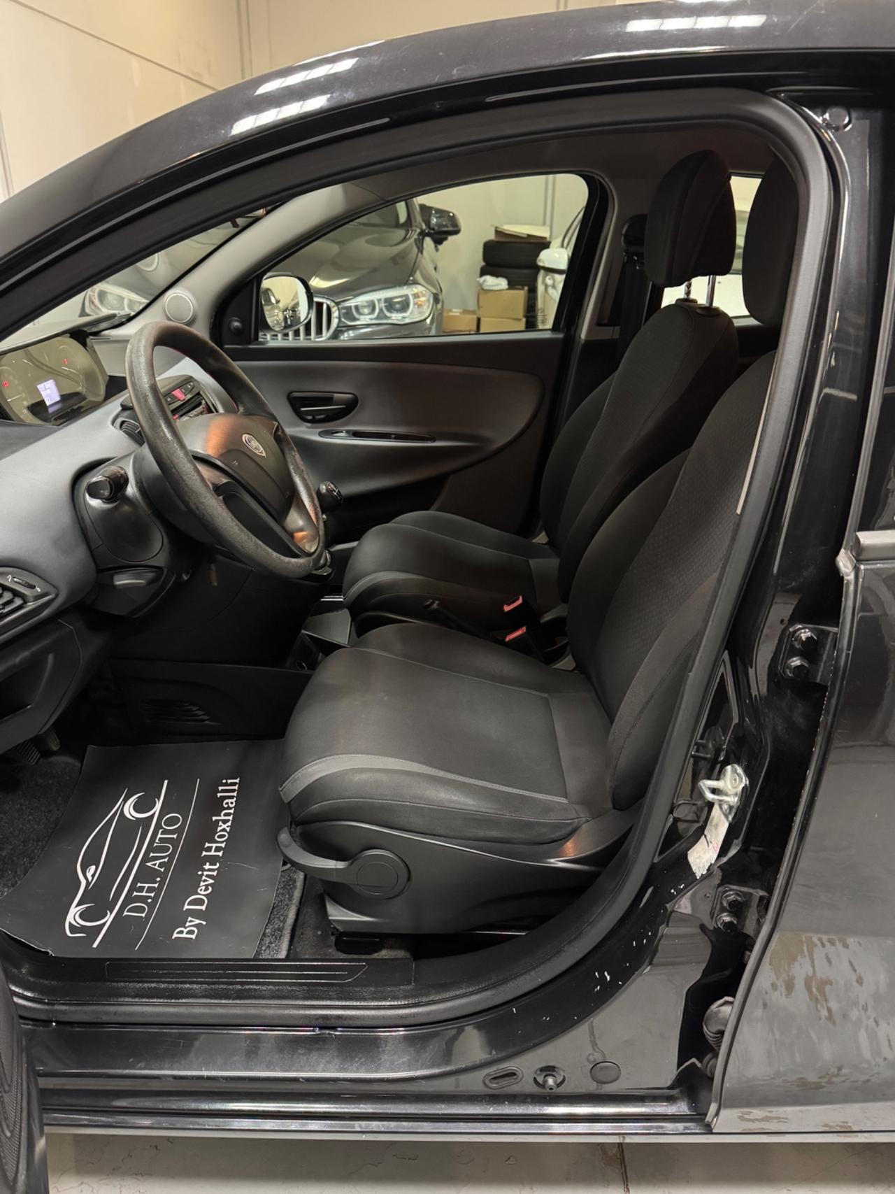 Lancia Ypsilon 1.2 69 CV 5 porte Platinum