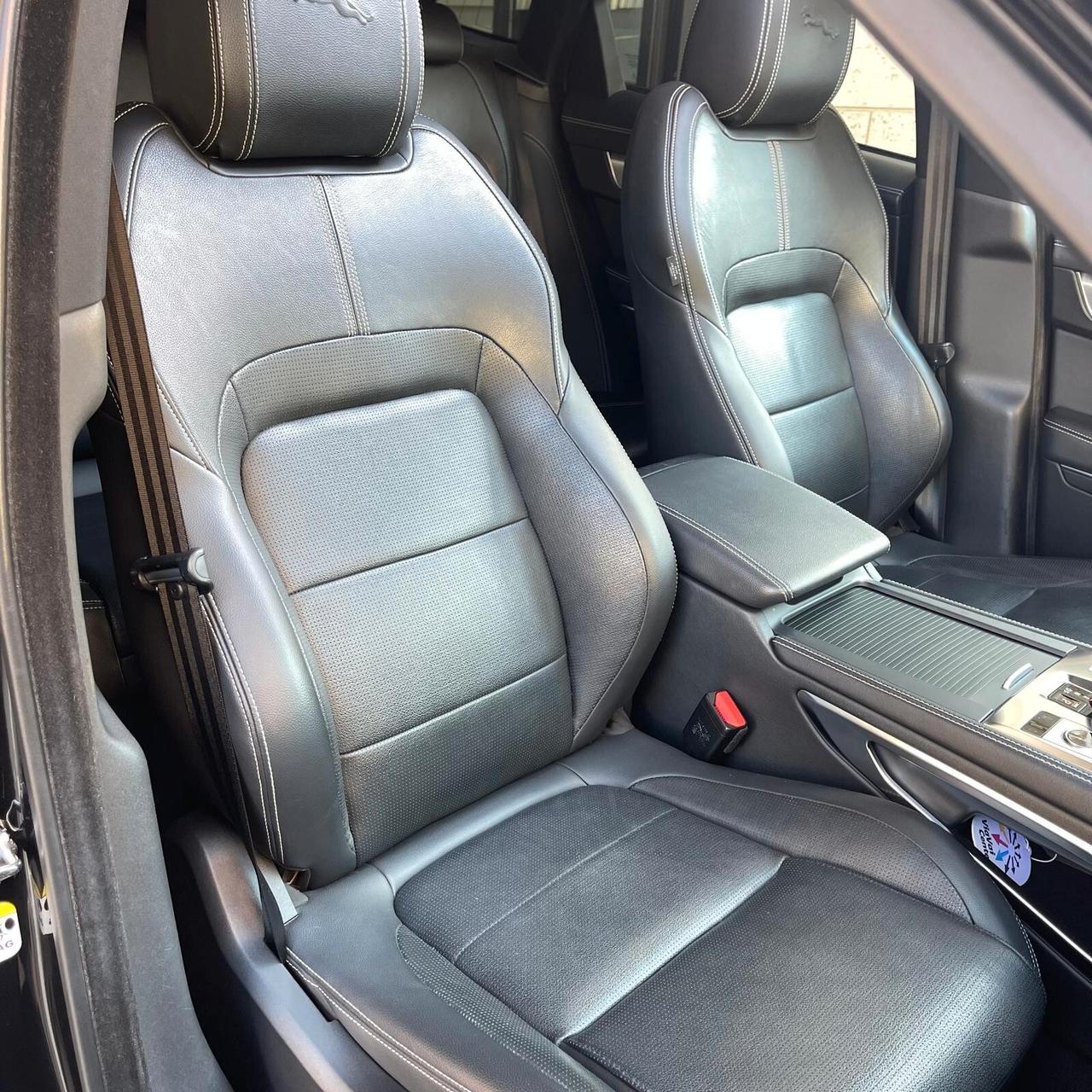 Jaguar F-Pace 2.0 D 204 CV AWD aut. R-Dynamic SE