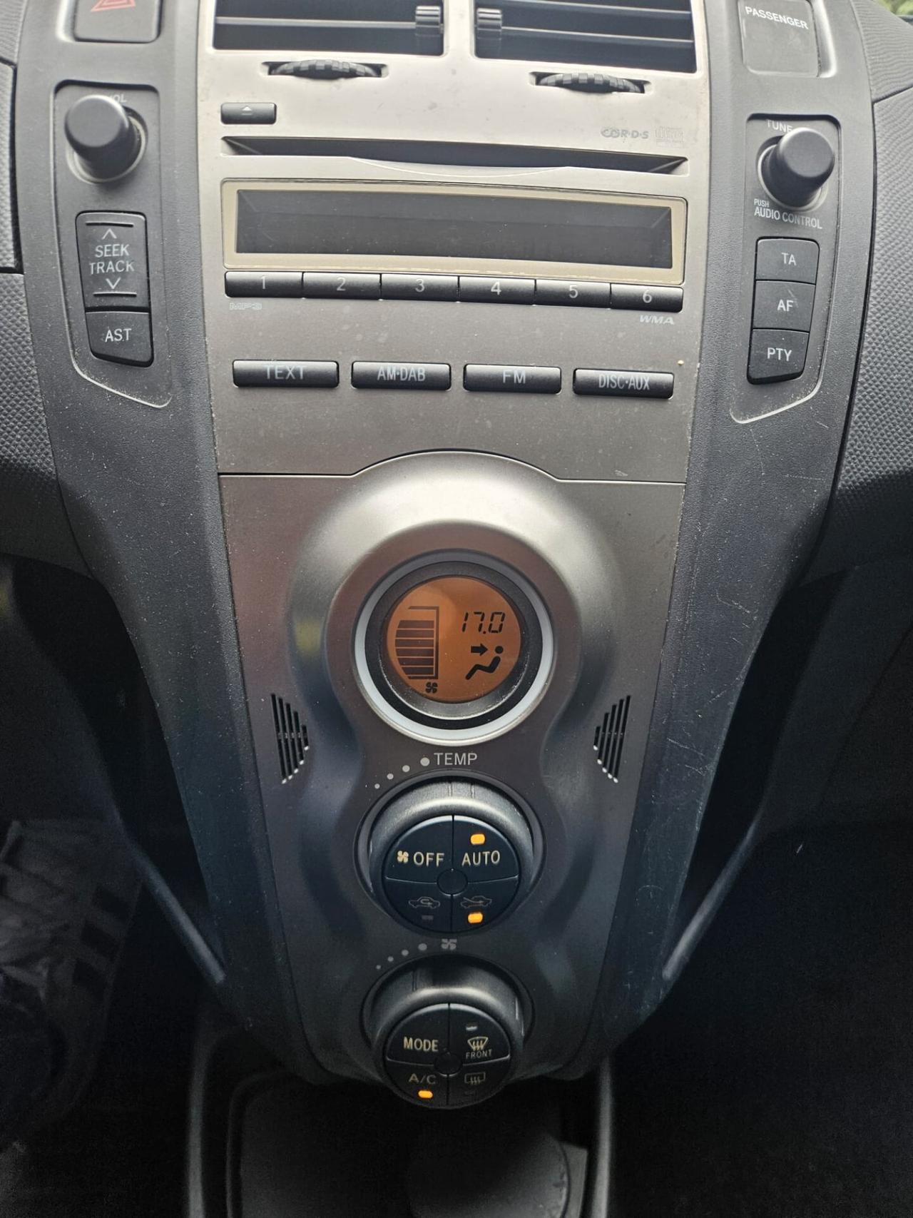 Toyota Yaris 1.0 5 porte SOLI 69.000 KM!