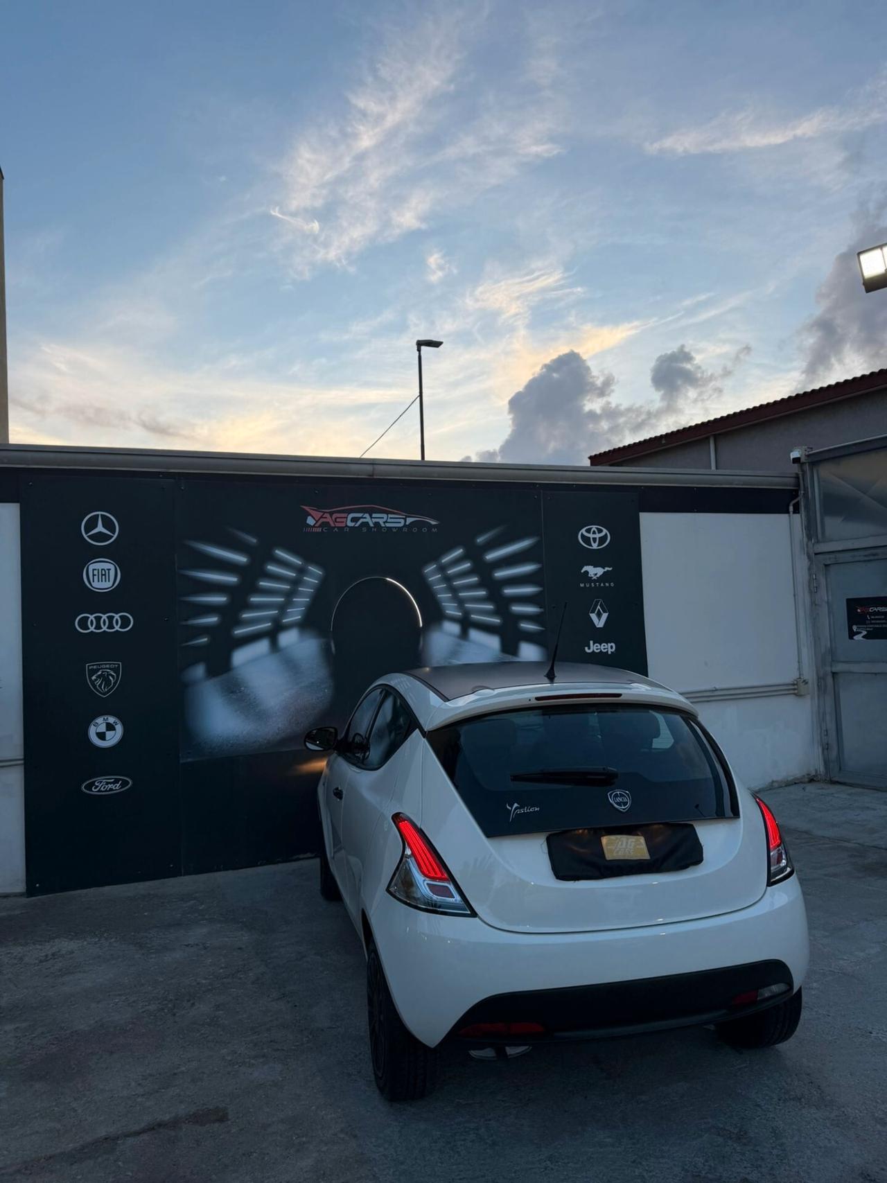 Lancia Ypsilon 1.2 69 CV 5 porte S&S Platinum