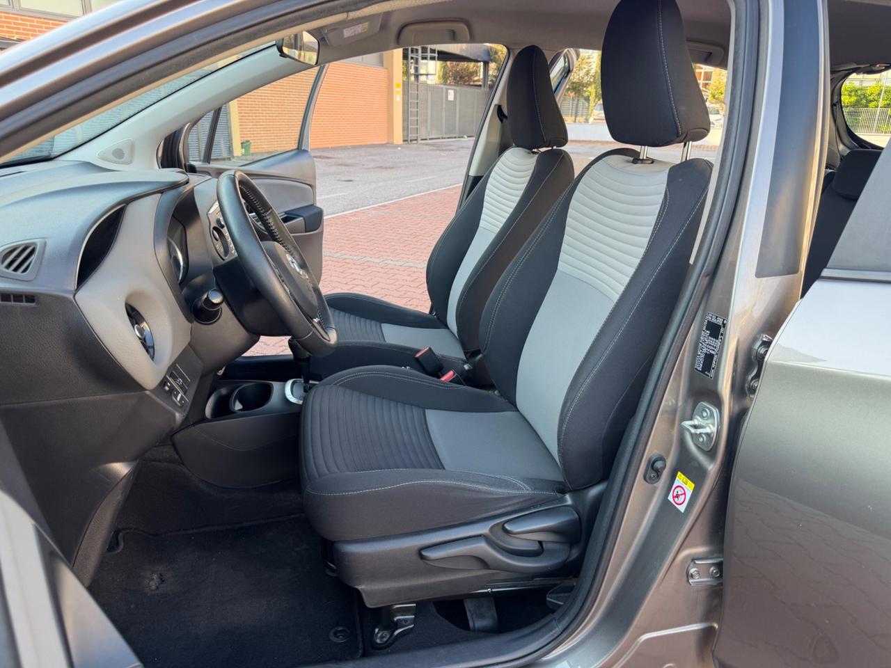 Toyota Yaris 1.5 Hybrid Business