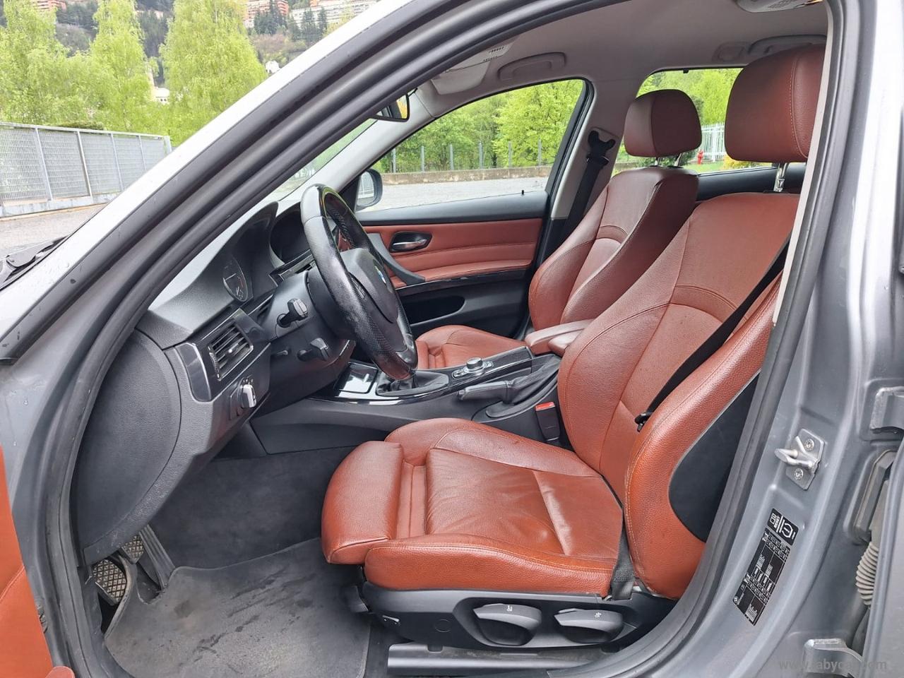 BMW 320d xDrive Touring 4X4 GANCIO TRAINO PELLE