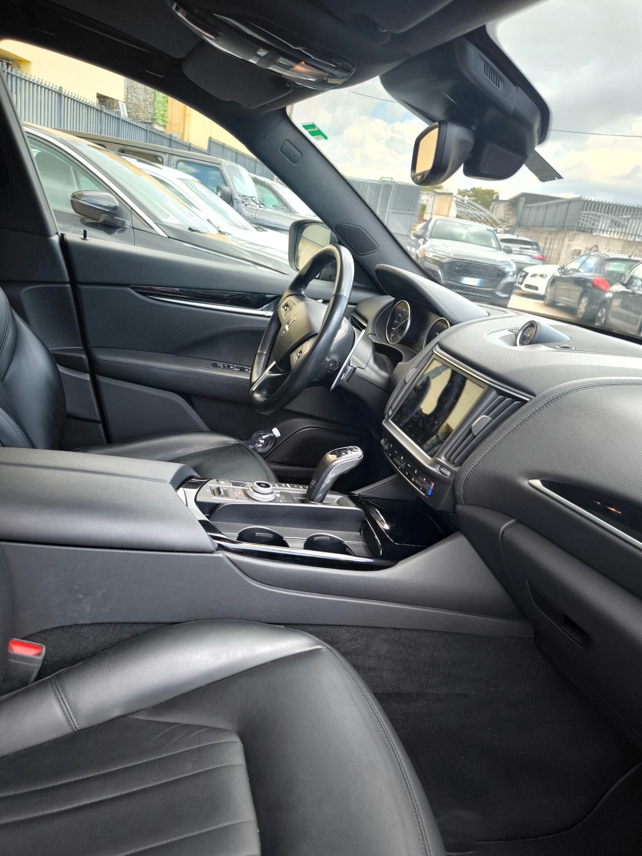 Maserati Levante MHEV 330 CV AWD GT full blackTetto panoramico