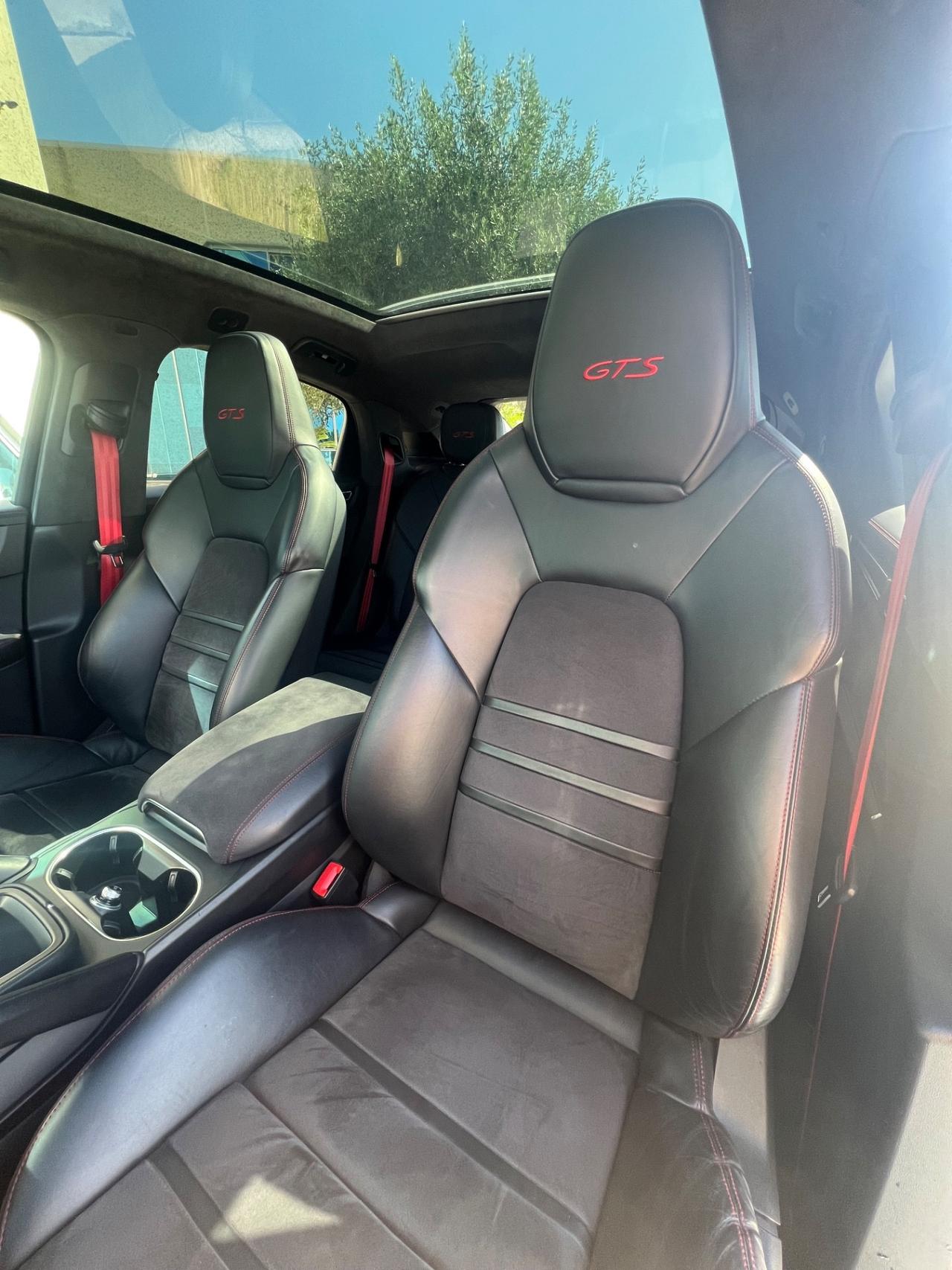 Porsche Cayenne Coupé 4.0 GTS - ANTICIPO €18.000 noleggio no scoring