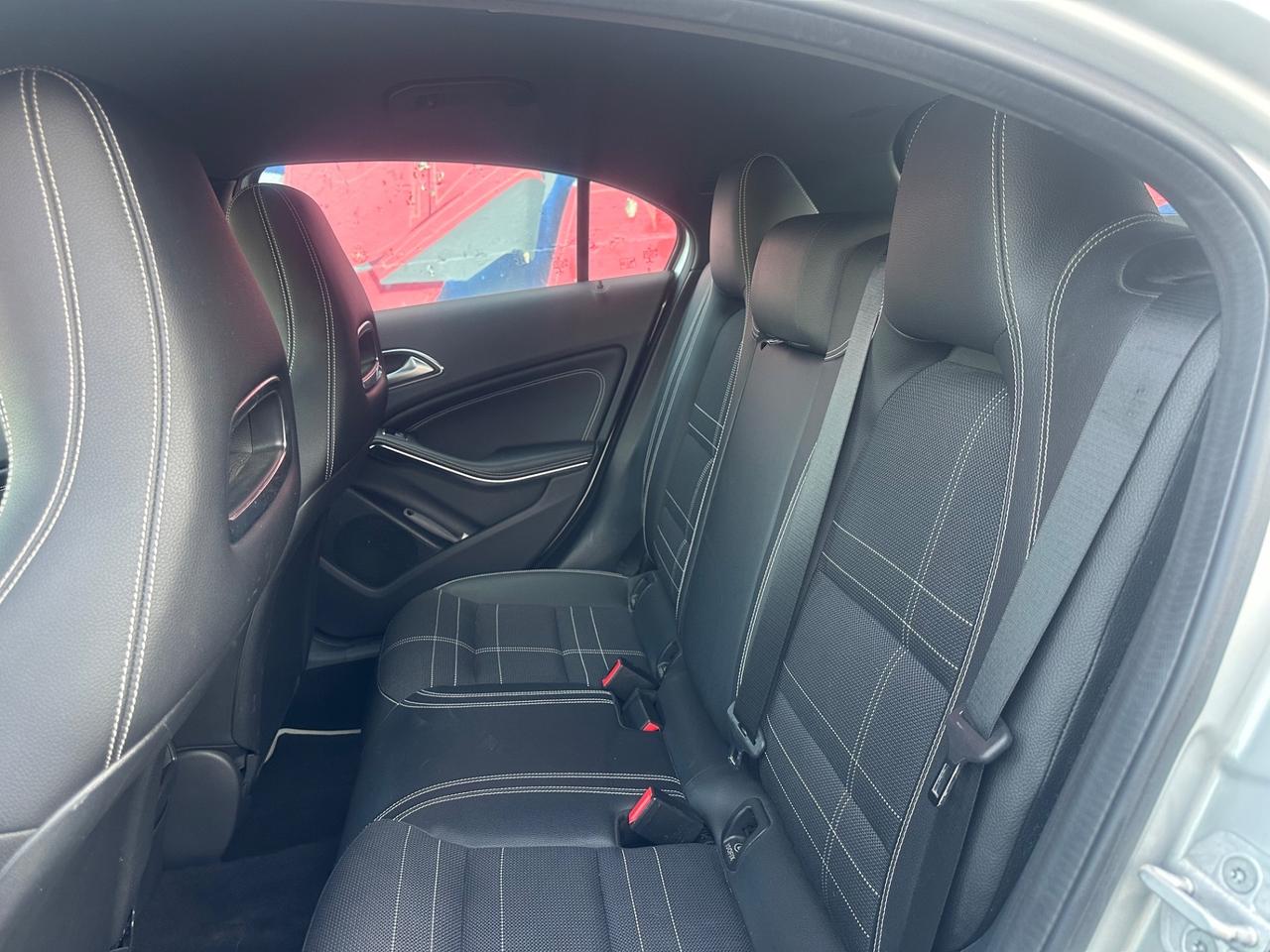 MERCEDES A180 CDI AUTOM/NAVI/LED/F1