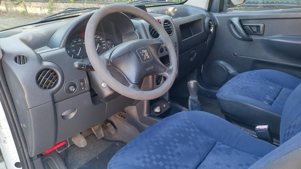 Peugeot Partner 1.4 METANO Autocarro