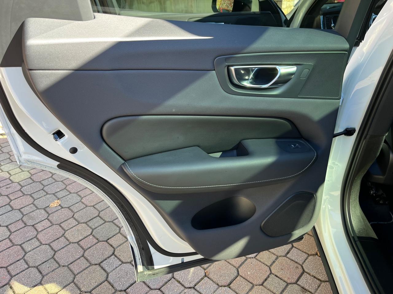 Volvo XC 60 XC60 T6 Recharge Plug-in Hybrid AWD R-design