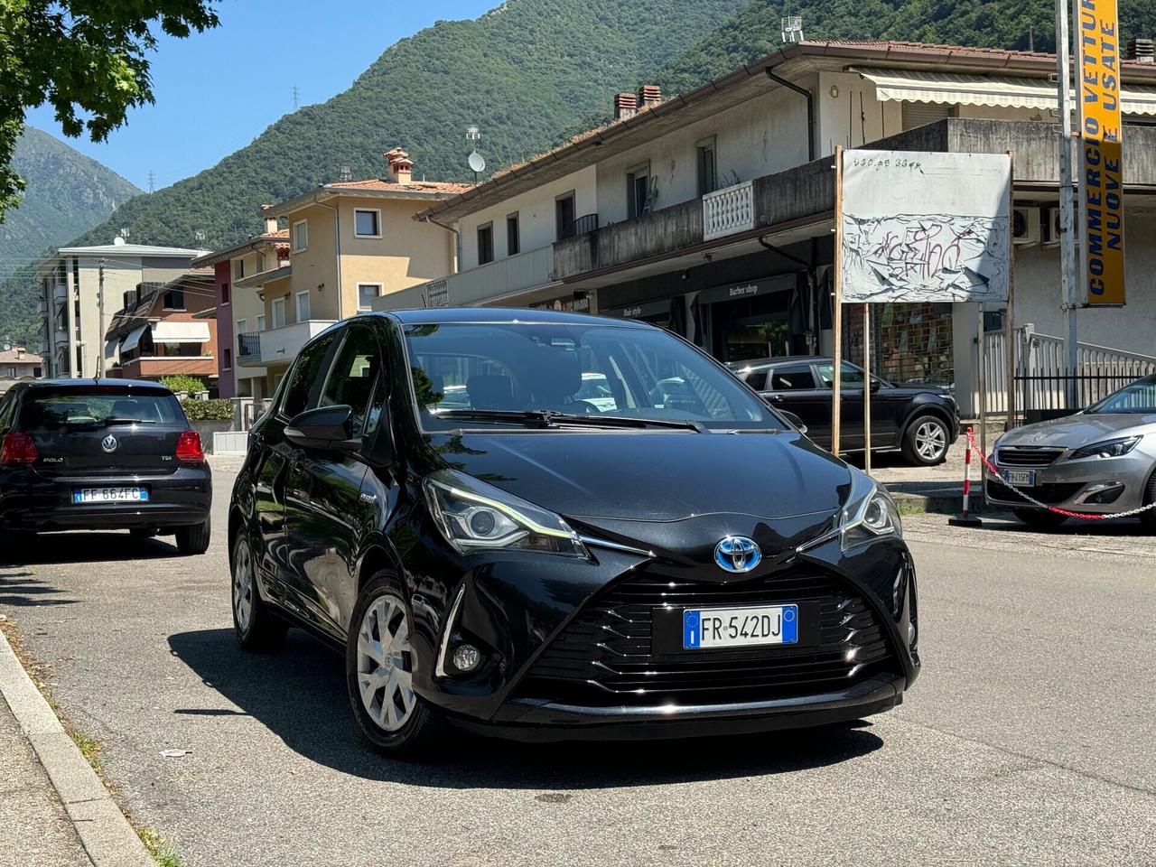 Toyota Yaris 1.5 Hybrid 5 porte - NEOPATENTATI - CAMBIO AUTOMATICO - TELECAMERA PER PARCHEGGIO ASSISTITO