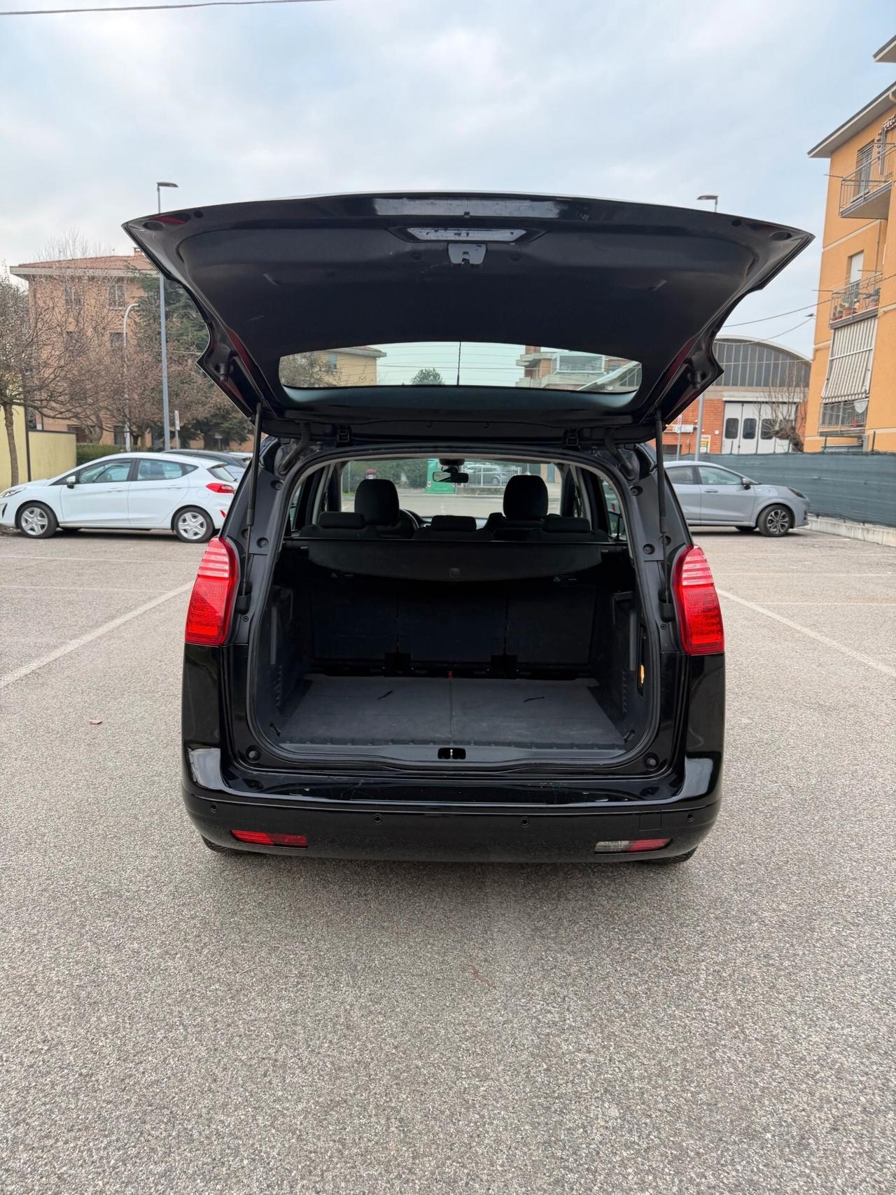 Peugeot 5008 1.6 hdi - NEOP. - 12 MESI DI GARANZIA -