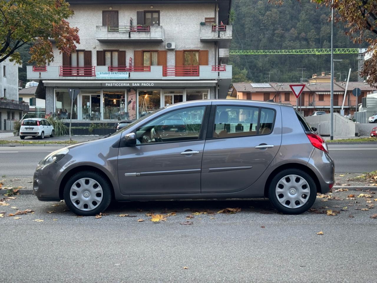 Renault Clio 1.2 16V 5 porte- GPL - NEOPATENTATI - CINGHIA GIA' FATTA